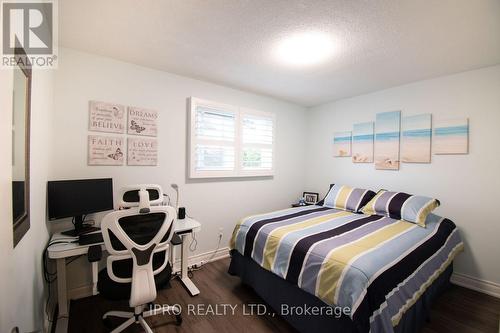 1033 Mississauga Valley Boulevard, Mississauga, ON - Indoor Photo Showing Bedroom