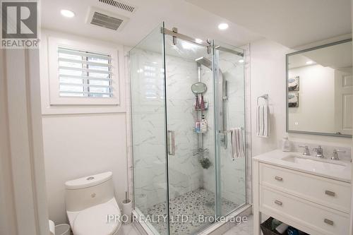 1033 Mississauga Valley Boulevard, Mississauga, ON - Indoor Photo Showing Bathroom