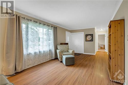 138 Edey Street, Arnprior, ON - Indoor Photo Showing Living Room