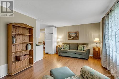 138 Edey Street, Arnprior, ON - Indoor Photo Showing Living Room