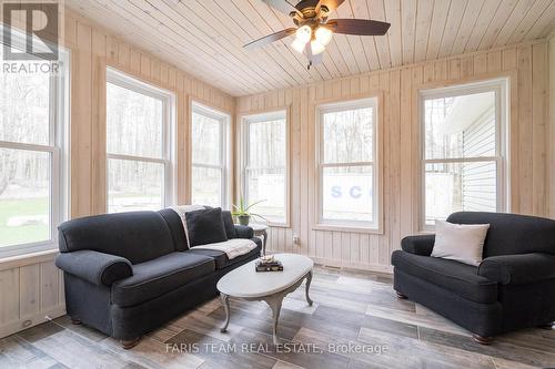 1091 Chemin Du Loup Road, Tiny, ON - Indoor Photo Showing Living Room