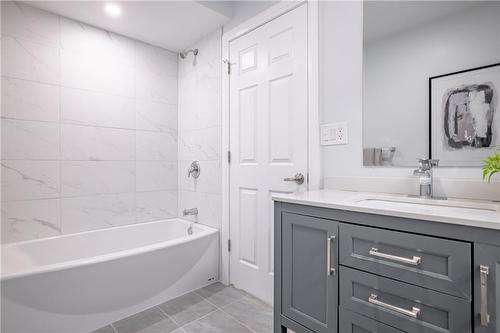 19 Whitworth Street, St. Catharines, ON - Indoor Photo Showing Bathroom