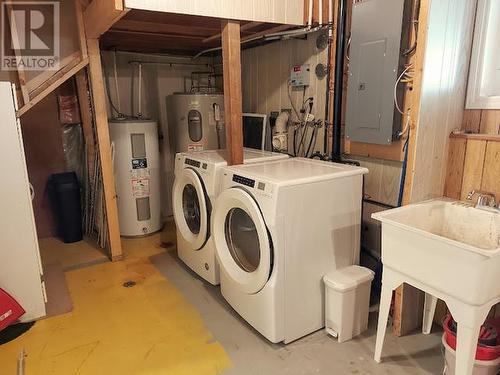137 Alsek Road, Whitehorse, YT - Indoor Photo Showing Laundry Room