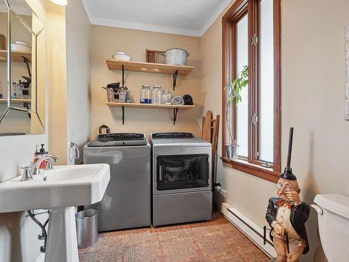 Bathroom - 26 Av. Du Parc, Laval (Laval-Des-Rapides), QC - Indoor Photo Showing Laundry Room