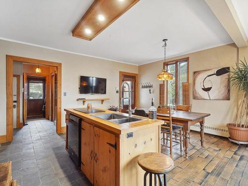 Cuisine - 26 Av. Du Parc, Laval (Laval-Des-Rapides), QC - Indoor Photo Showing Kitchen With Double Sink