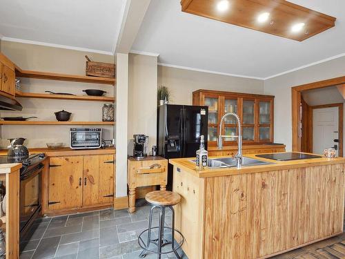 Kitchen - 26 Av. Du Parc, Laval (Laval-Des-Rapides), QC - Indoor Photo Showing Kitchen With Double Sink