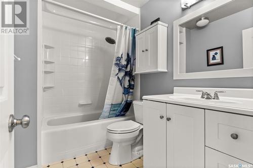 1030 Fort Street, Regina, SK - Indoor Photo Showing Bathroom