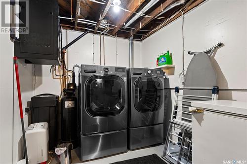 1030 Fort Street, Regina, SK - Indoor Photo Showing Laundry Room