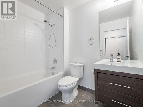 1105 - 66 Forest Manor Road, Toronto, ON - Indoor Photo Showing Bathroom