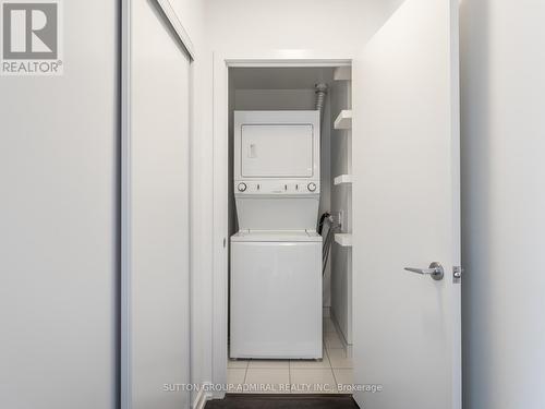 1105 - 66 Forest Manor Road, Toronto, ON - Indoor Photo Showing Laundry Room