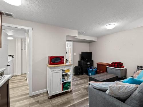 30-800 Southill Street, Kamloops, BC - Indoor