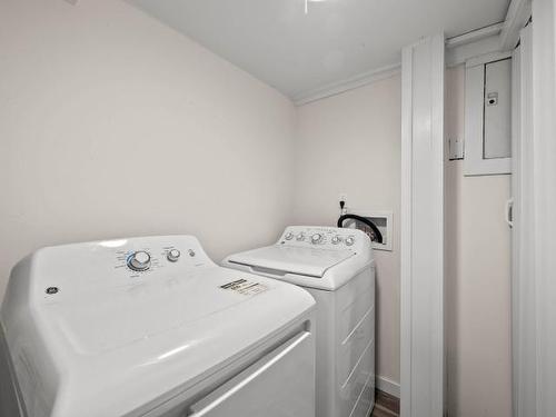 30-800 Southill Street, Kamloops, BC - Indoor Photo Showing Laundry Room