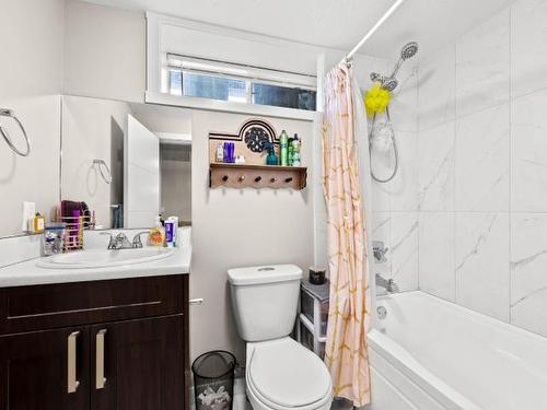 30-800 Southill Street, Kamloops, BC - Indoor Photo Showing Bathroom