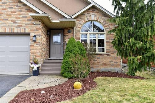 16 Derbyshire Street, Ancaster, ON - Outdoor