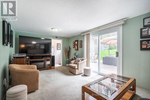 52 Maple Drive, Hamilton, ON - Indoor Photo Showing Living Room