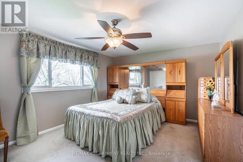 52 Maple Drive, Hamilton, ON - Indoor Photo Showing Bedroom