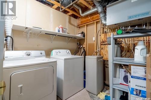 2939 St James Crescent, Regina, SK - Indoor Photo Showing Laundry Room