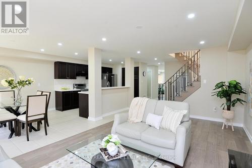 123 Bedrock Drive, Hamilton, ON - Indoor Photo Showing Living Room