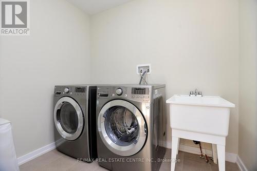123 Bedrock Drive, Hamilton, ON - Indoor Photo Showing Laundry Room