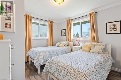 33977 Queen Street, Bluewater, ON - Indoor Photo Showing Bedroom