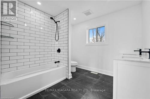 40 Parkview Avenue, Fort Erie, ON - Indoor Photo Showing Bathroom