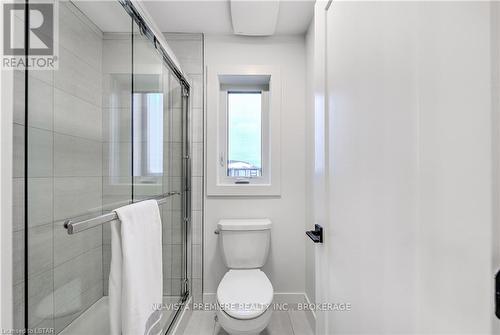 260 Crestview Drive, Middlesex Centre, ON - Indoor Photo Showing Bathroom