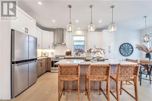 260 Crestview Drive, Middlesex Centre, ON - Indoor Photo Showing Kitchen With Upgraded Kitchen