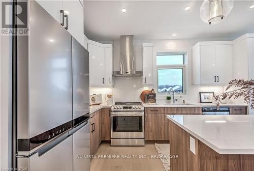 260 Crestview Drive, Middlesex Centre, ON - Indoor Photo Showing Kitchen With Upgraded Kitchen