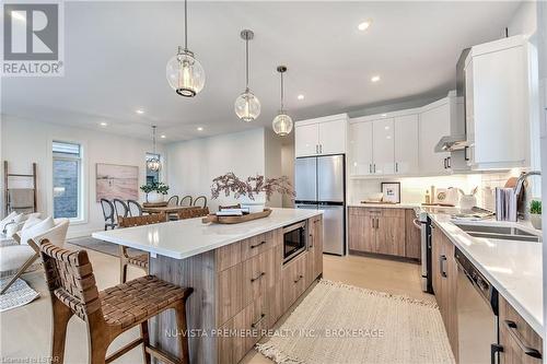 260 Crestview Drive, Middlesex Centre, ON - Indoor Photo Showing Kitchen With Double Sink With Upgraded Kitchen