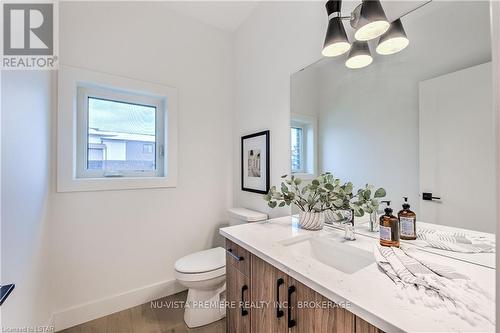 260 Crestview Drive, Middlesex Centre, ON - Indoor Photo Showing Bathroom