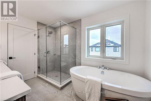 260 Crestview Drive, Middlesex Centre, ON - Indoor Photo Showing Bathroom