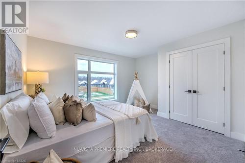 260 Crestview Drive, Middlesex Centre, ON - Indoor Photo Showing Bedroom