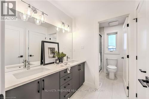 260 Crestview Drive, Middlesex Centre, ON - Indoor Photo Showing Bathroom