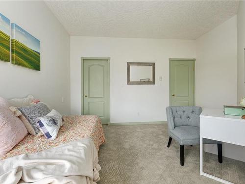 404-1085 Tillicum Rd, Esquimalt, BC - Indoor Photo Showing Bedroom