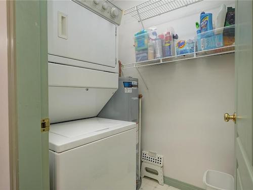 404-1085 Tillicum Rd, Esquimalt, BC - Indoor Photo Showing Laundry Room