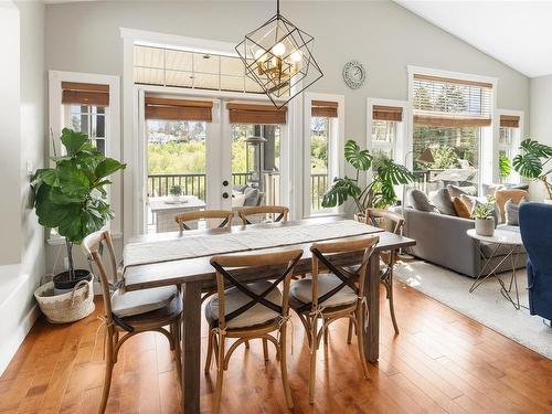 652 Kent Rd, Saanich, BC - Indoor Photo Showing Dining Room