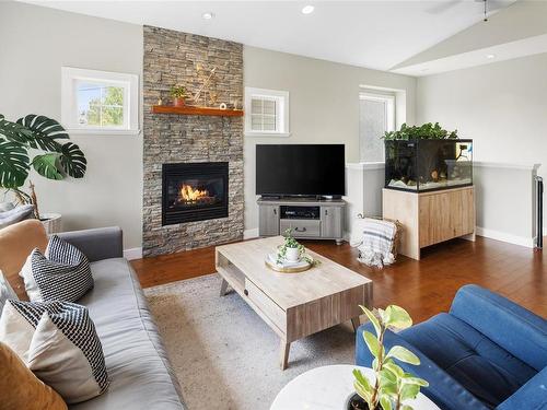 652 Kent Rd, Saanich, BC - Indoor Photo Showing Living Room With Fireplace