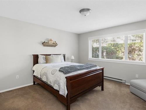 21-1030 Hulford St, Saanich, BC - Indoor Photo Showing Bedroom