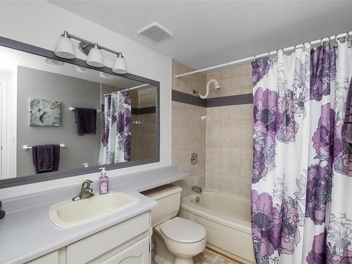 21-1030 Hulford St, Saanich, BC - Indoor Photo Showing Bathroom