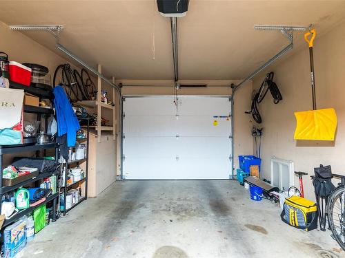21-1030 Hulford St, Saanich, BC - Indoor Photo Showing Garage