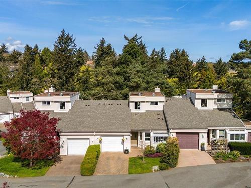 21-1030 Hulford St, Saanich, BC - Outdoor With Facade