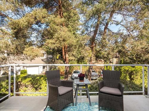 21-1030 Hulford St, Saanich, BC - Outdoor