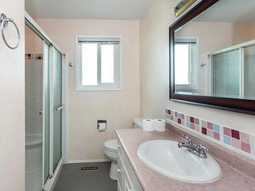 2527 Quill Dr, Nanaimo, BC - Indoor Photo Showing Bathroom