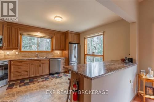 10288 Riverside Drive, Lambton Shores (Grand Bend), ON - Indoor Photo Showing Kitchen