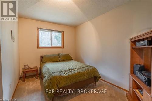 10288 Riverside Drive, Lambton Shores (Grand Bend), ON - Indoor Photo Showing Bedroom