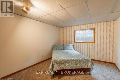 10288 Riverside Drive, Lambton Shores (Grand Bend), ON - Indoor Photo Showing Bedroom