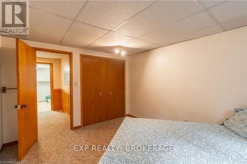 10288 Riverside Drive, Lambton Shores (Grand Bend), ON - Indoor Photo Showing Bedroom