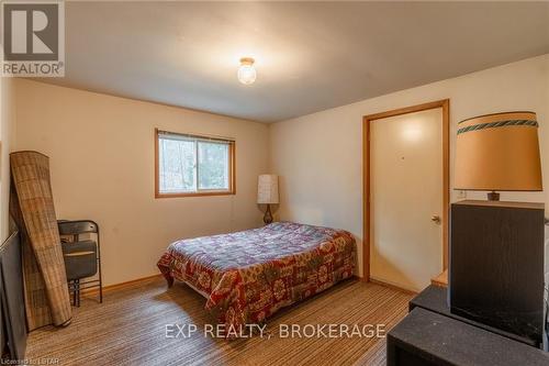 10288 Riverside Drive, Lambton Shores (Grand Bend), ON - Indoor Photo Showing Bedroom