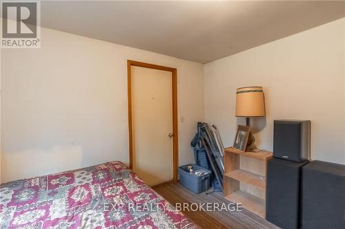 10288 Riverside Drive, Lambton Shores (Grand Bend), ON - Indoor Photo Showing Bedroom