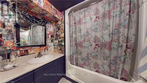 261 Winnipeg Street, London, ON - Indoor Photo Showing Bathroom